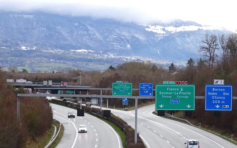 Désamiantage à Bernex — vue sur le Salève